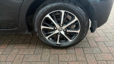 Toyota Yaris 1.5 VVT-i Icon Tech 5dr Petrol Hatchback